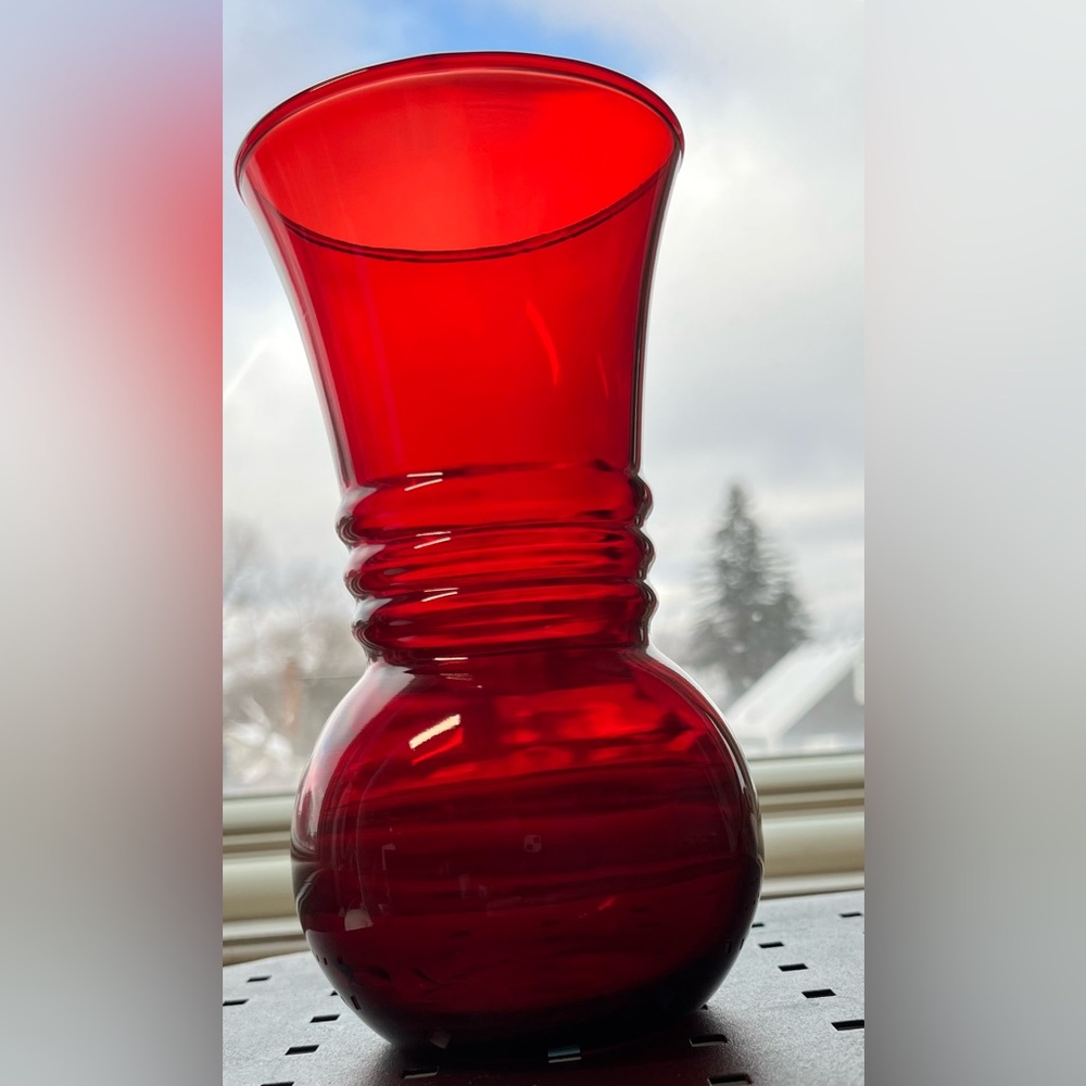 Vintage Cranberry Red Glass Vase Anchor Hocking 6.5”‎